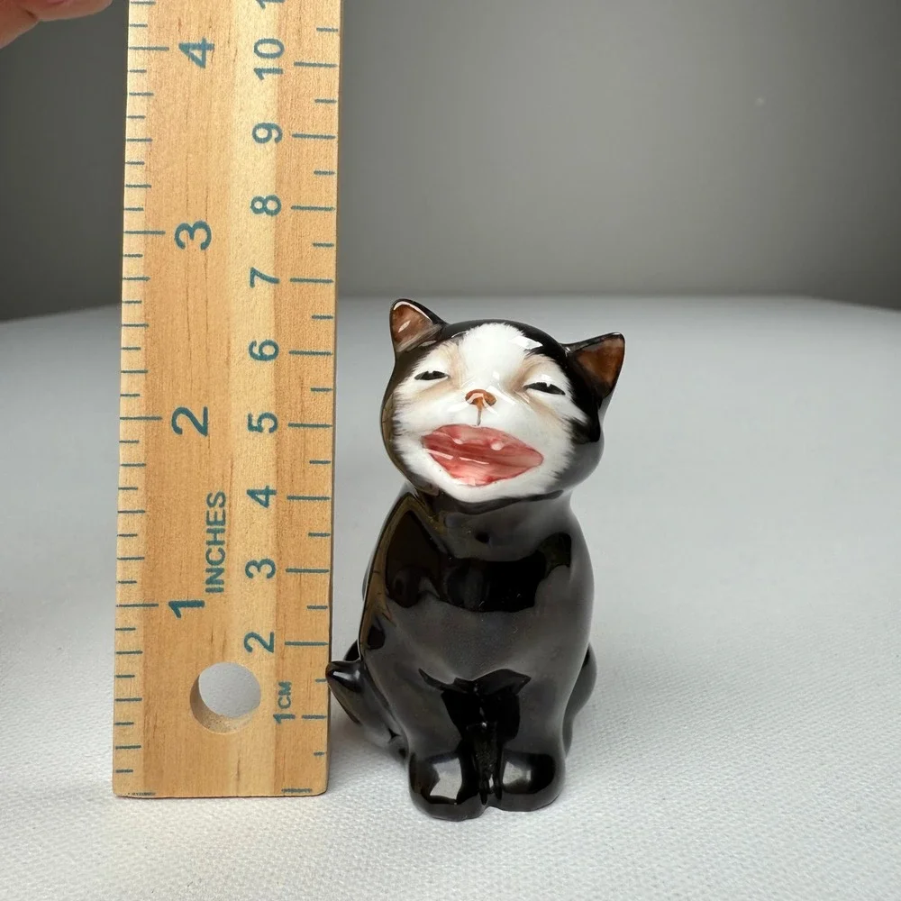 Vintage Royal Doulton Lucky Cat Fine Bone‎ China Figurine